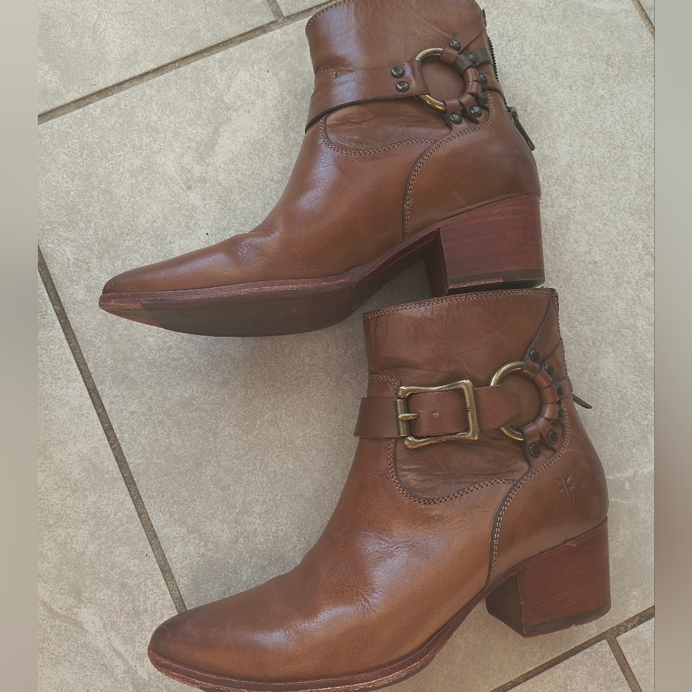 FRYE Zoe Ring Cognac Brown Leather Harness Boots Women's 7 - Picture 3 of 11